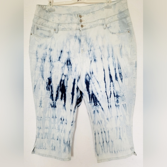 Suzanne Betro Women's Super High Rise Capri Jeans Tie Dye Light Blue Wash 22W - Picture 16 of 16
